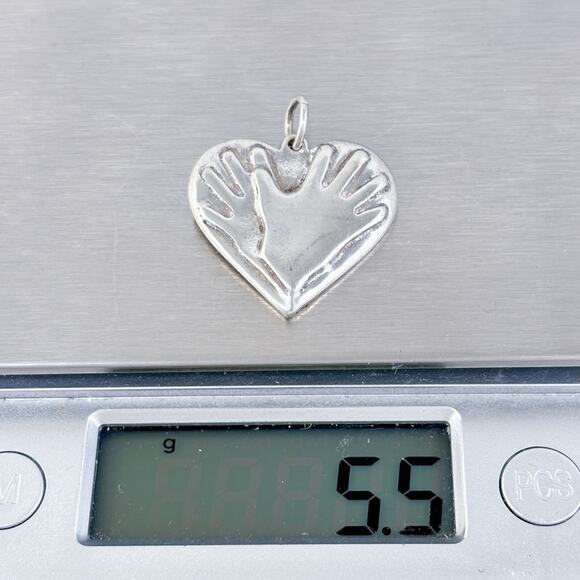 Vintage Sterling Silver 925 Raised Hand Design Heart Pendant - Picture 6 of 7